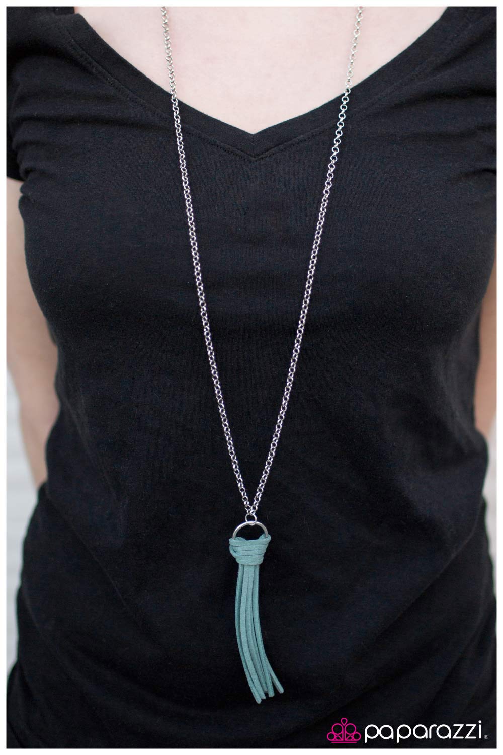 five-dollar-jewelry-fringe-with-benefits-blue-necklace-paparazzi-accessories