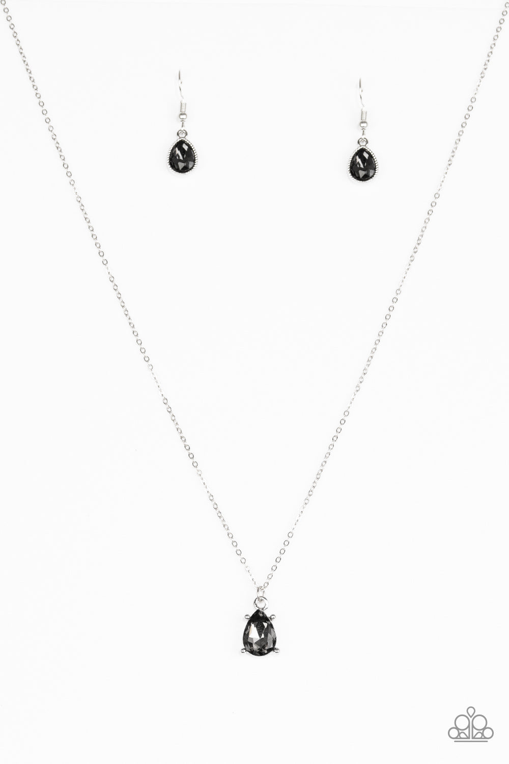 five-dollar-jewelry-classy-classicist-silver-necklace-paparazzi-accessories