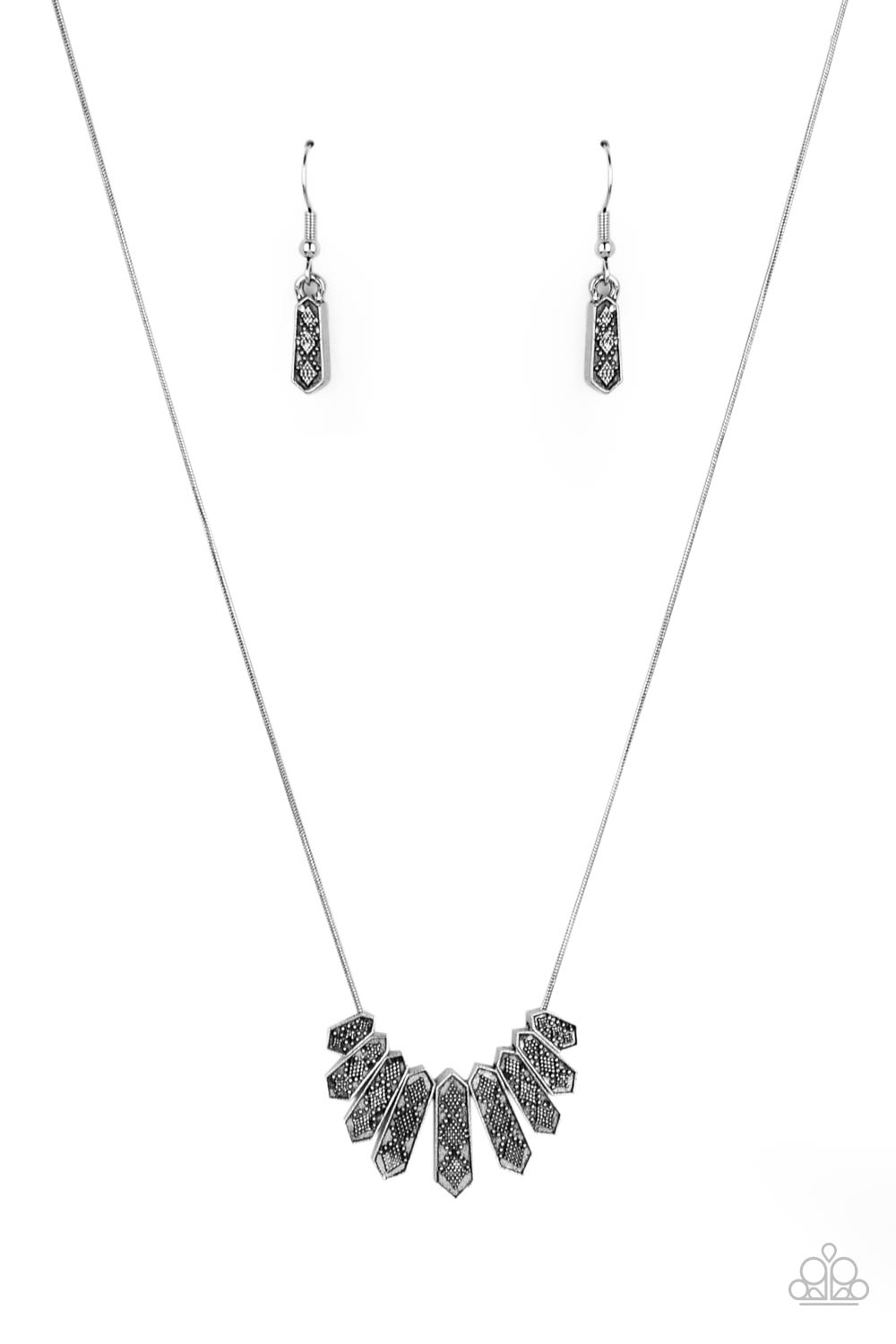 five-dollar-jewelry-monumental-march-silver-necklace-paparazzi-accessories